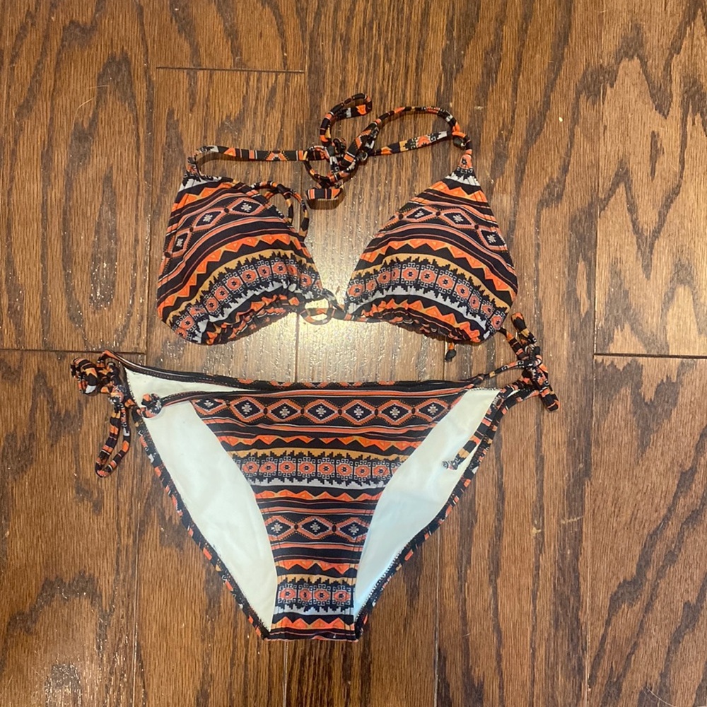 Obey , bikini set
